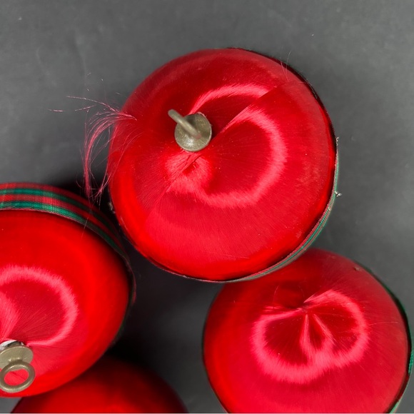 Lot of 12 Vintage Satin Spun Christmas Ornaments Red Balls with Ribbon - Picture 4 of 16
